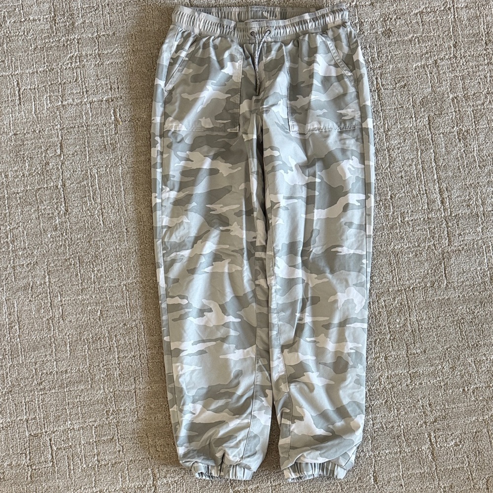 Athleta Kids Gray Camouflage Joggers